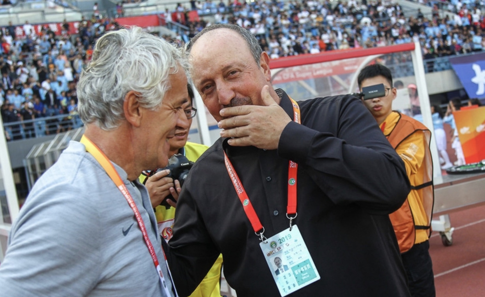 包含大连一方后防线连续失误，输球收场的词条