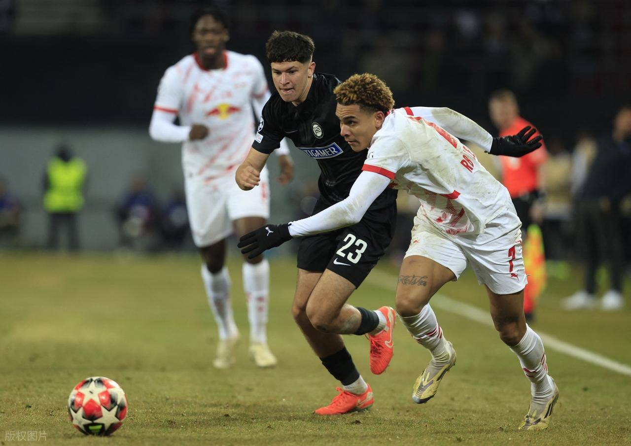 包含Ming在拜仁比赛中重返赛场，领先优势明显引发热议！观众掌声雷动的词条